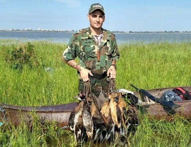 Denunciaron a un influencer por cacería ilegal de aves autóctonas en la laguna Setúbal