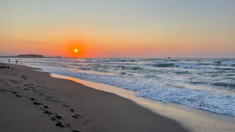 Día Mundial de las Playas 2026: limpiar la costa ya no basta
