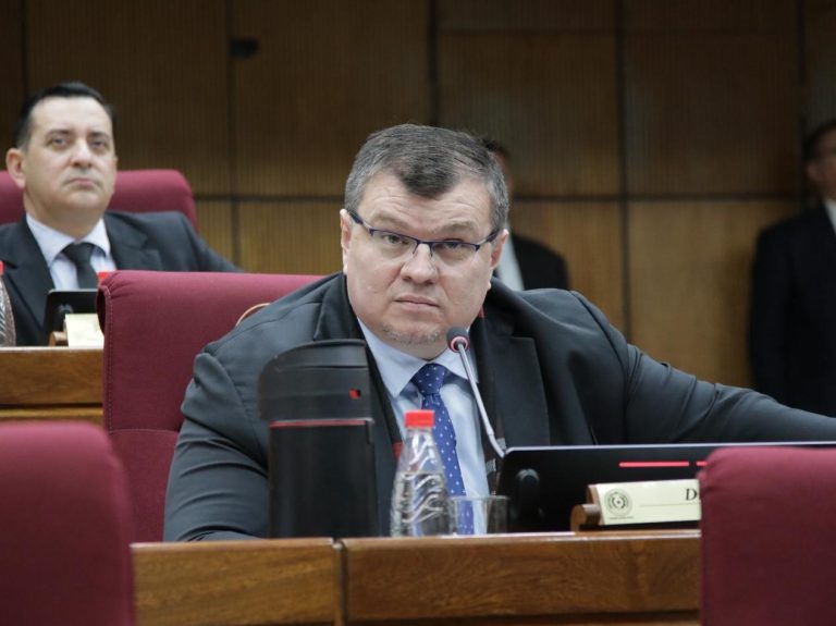Dionisio Amarilla arremete contra Villalba por denunciar fallas en máquinas de votación