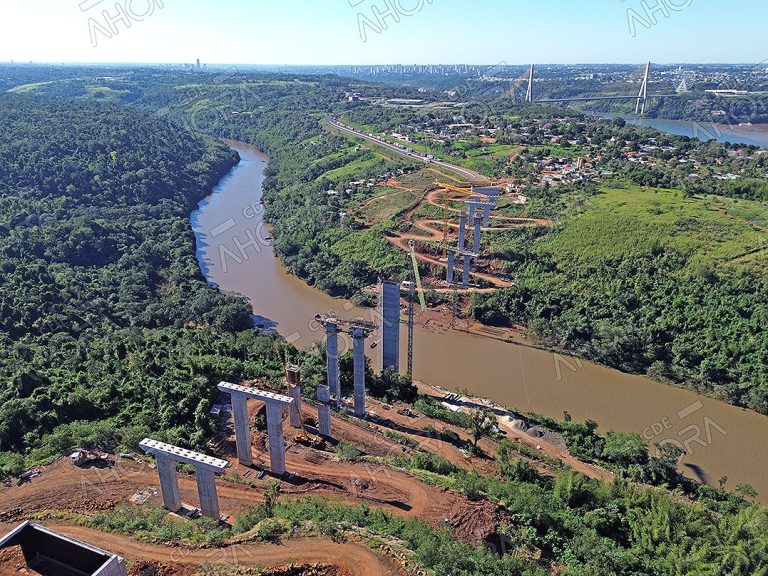Diputados piden explicaciones por atraso del puente Monday clave para el Puente de la Integración