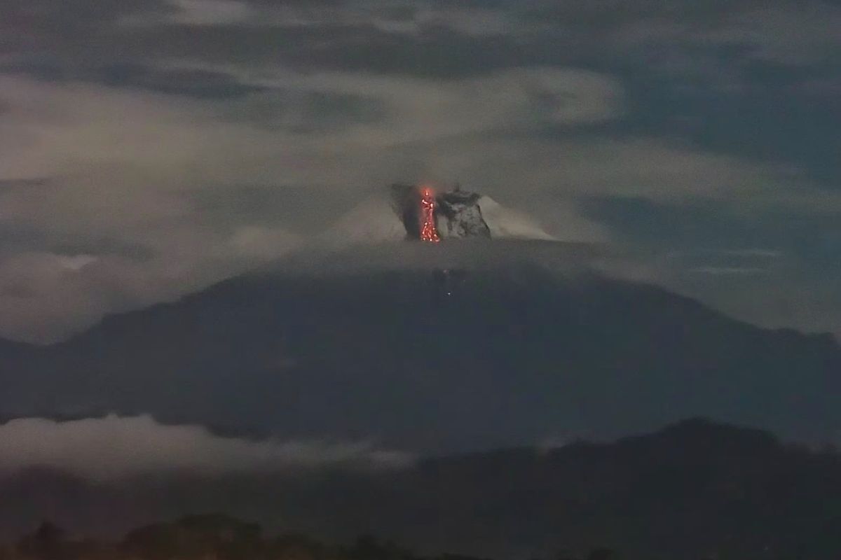 Ecuador — Ceniza del volcán Sangay alcanzó los 900 metros este sábado 26 de septiembre