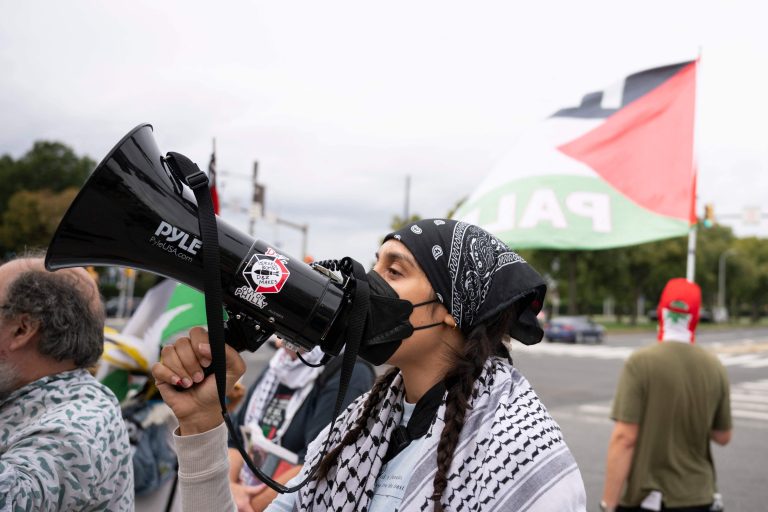 Ed Sheeran actuó en Filadelfia entre protestas y caída de los precios de las entradas