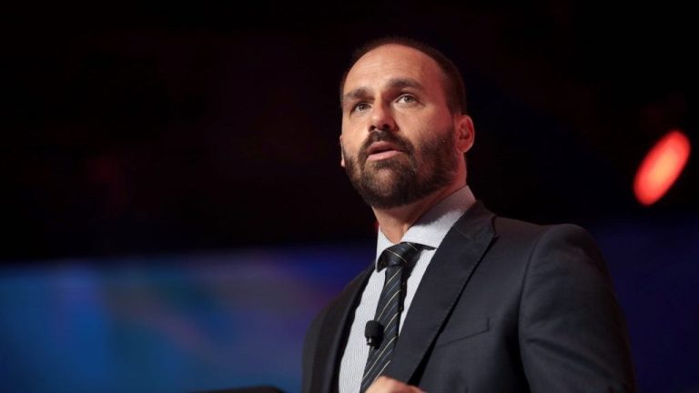 Eduardo Bolsonaro é condenado à prisão por difamar Tabata Amaral