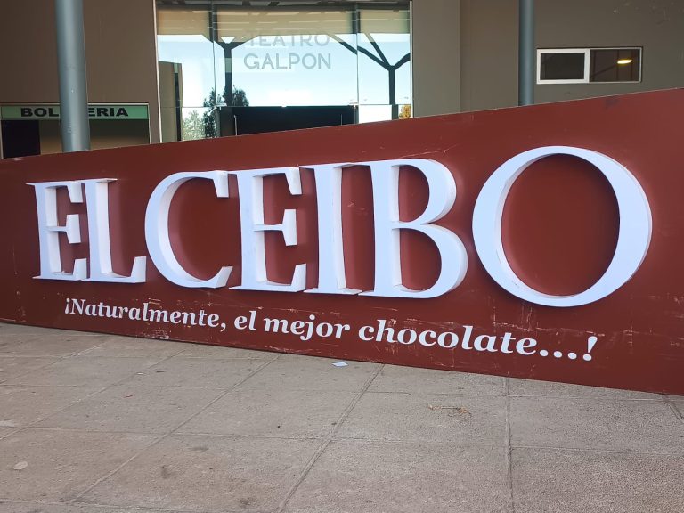 El Ceibo exhibe su oferta industrial e incentiva el talento joven en la Feria de las Universidades