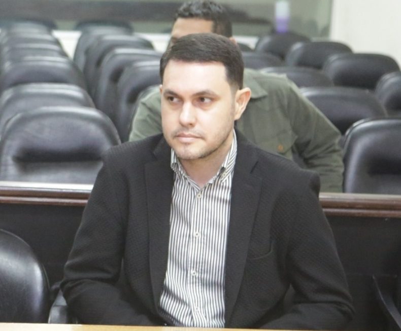 El control de “forma y de fondo” del título de Rivas en el MEC duró apenas 6 minutos El control de “forma y de fondo” del título de Rivas en el MEC duró apenas 6 minutos