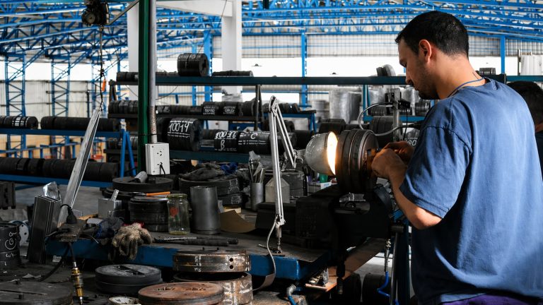 El Gobierno recorta programas y apuesta a beneficios fiscales: ¿Qué cambia para las pymes?