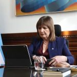 El provocativo gesto de Patricia Bullrich: tras criticar al Gobierno, se grabó cantando una canción de Lali Espósito