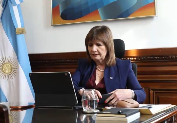 El provocativo gesto de Patricia Bullrich: tras criticar al Gobierno, se grabó cantando una canción de Lali Espósito
