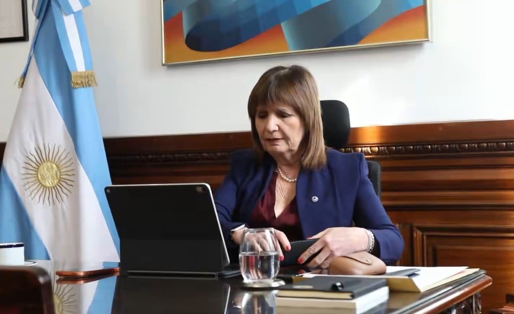 El provocativo gesto de Patricia Bullrich: tras criticar al Gobierno, se grabó cantando una canción de Lali Espósito El provocativo gesto de Patricia Bullrich: tras criticar al Gobierno, se grabó cantando una canción de Lali Espósito