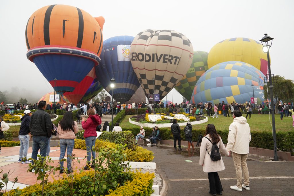 Festival Internacional de globos aerostáticos despega en Quito
