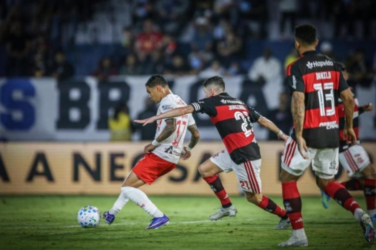Flamengo pega o Bragantino no Maracanã: saiba onde assistir ao vivo