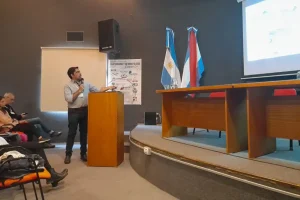 Geólogos neuquinos presentaron un trabajo para impulsar el geoturismo en el Macizo Tromen