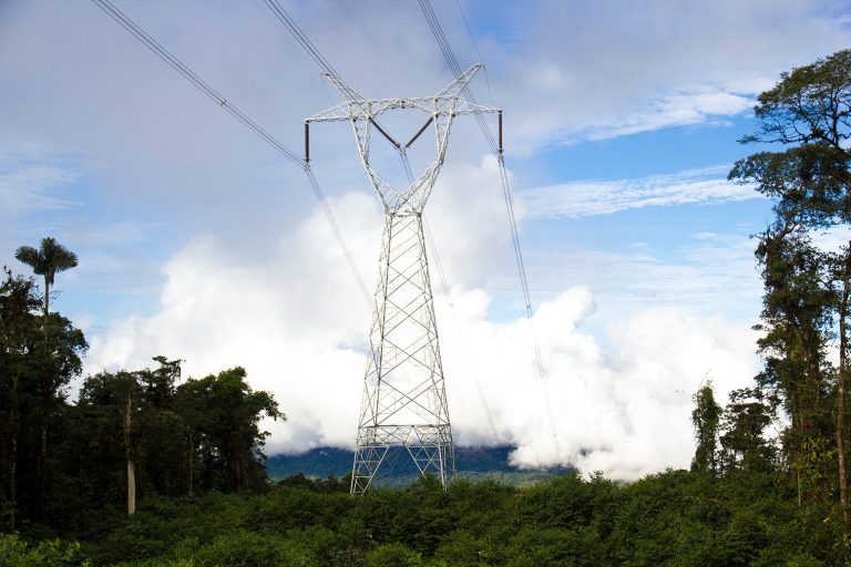 Gobierno analiza desconectar un día a la semana a grandes consumidores de electricidad