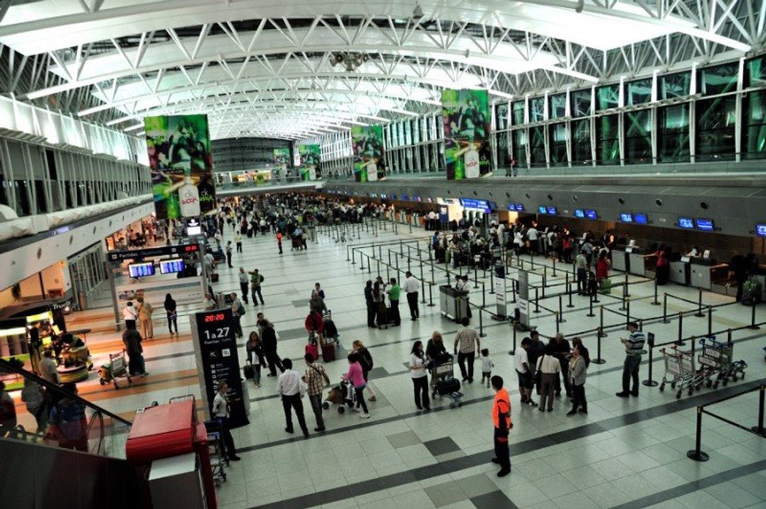 Gobierno convoca a ANAC, EANA e IATA para analizar las tasas aéreas