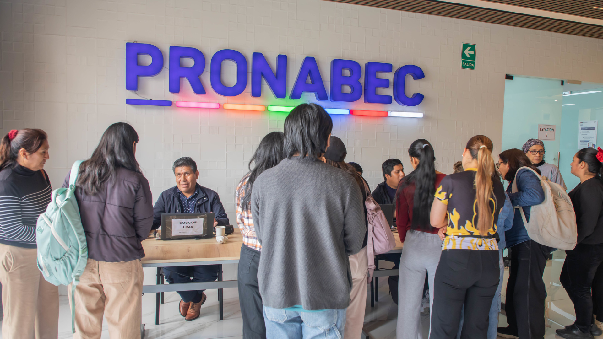 Gobierno modifica reglas del Pronabec y establece nuevas causales a becarios Gobierno modifica reglas del Pronabec y establece nuevas causales a becarios