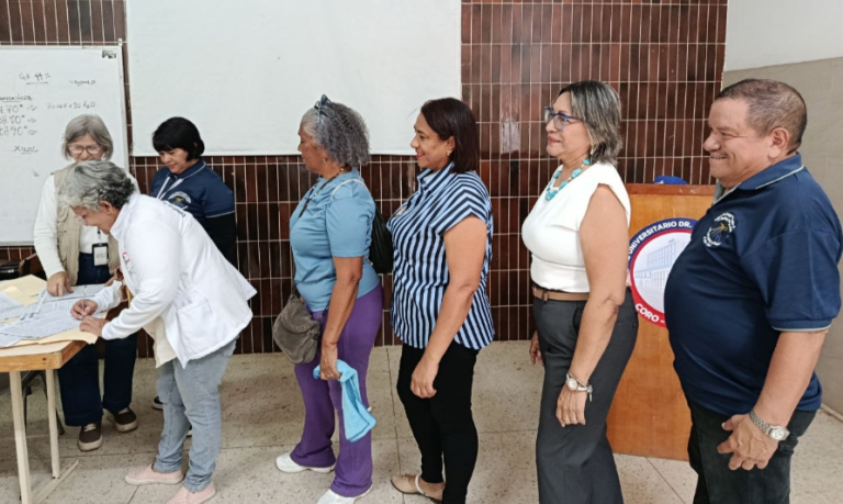 Gran firmazo por reivindicaciones salariales realizó el gremio de enfermeras de Falcón