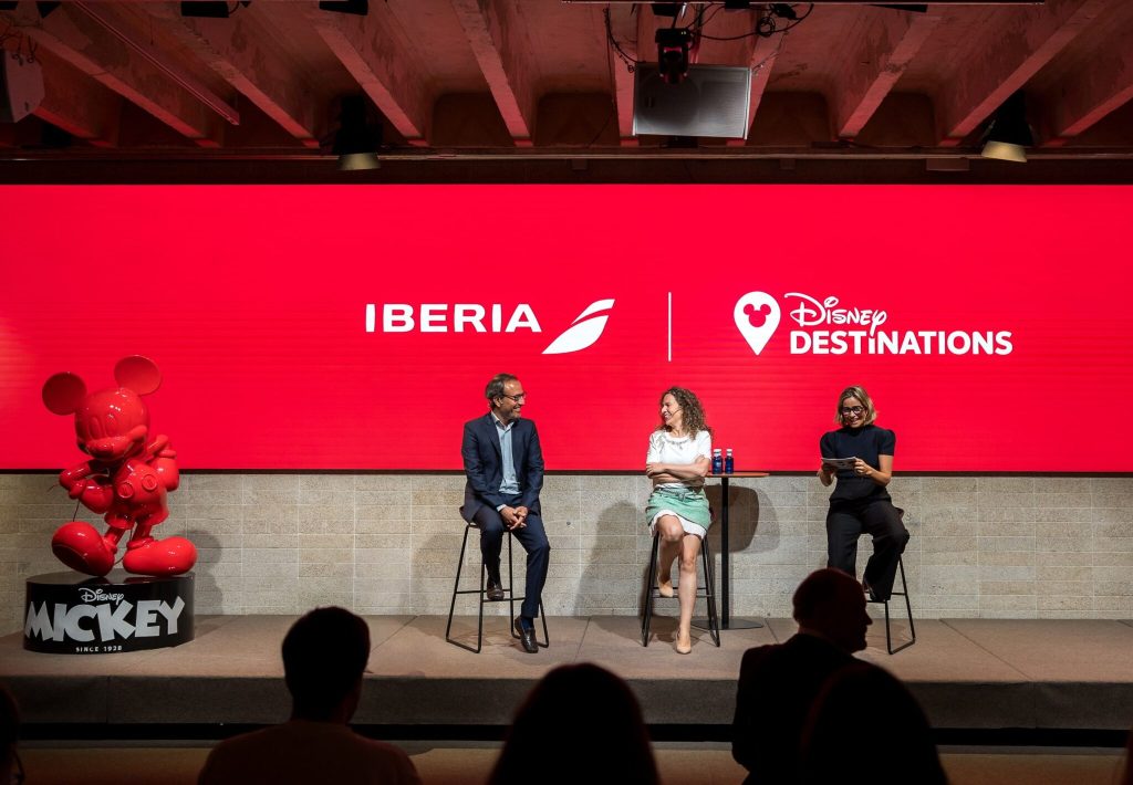 Iberia renueva por 3 años su alianza con Disney como aerolínea preferente en España