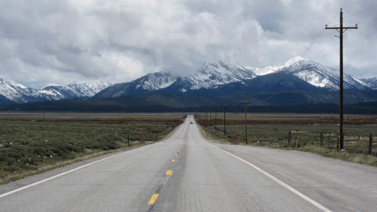 Idaho enterró cientos de toneladas de vidrio bajo carretera en 2002, pero reciclar resultó más caro que usar grava local