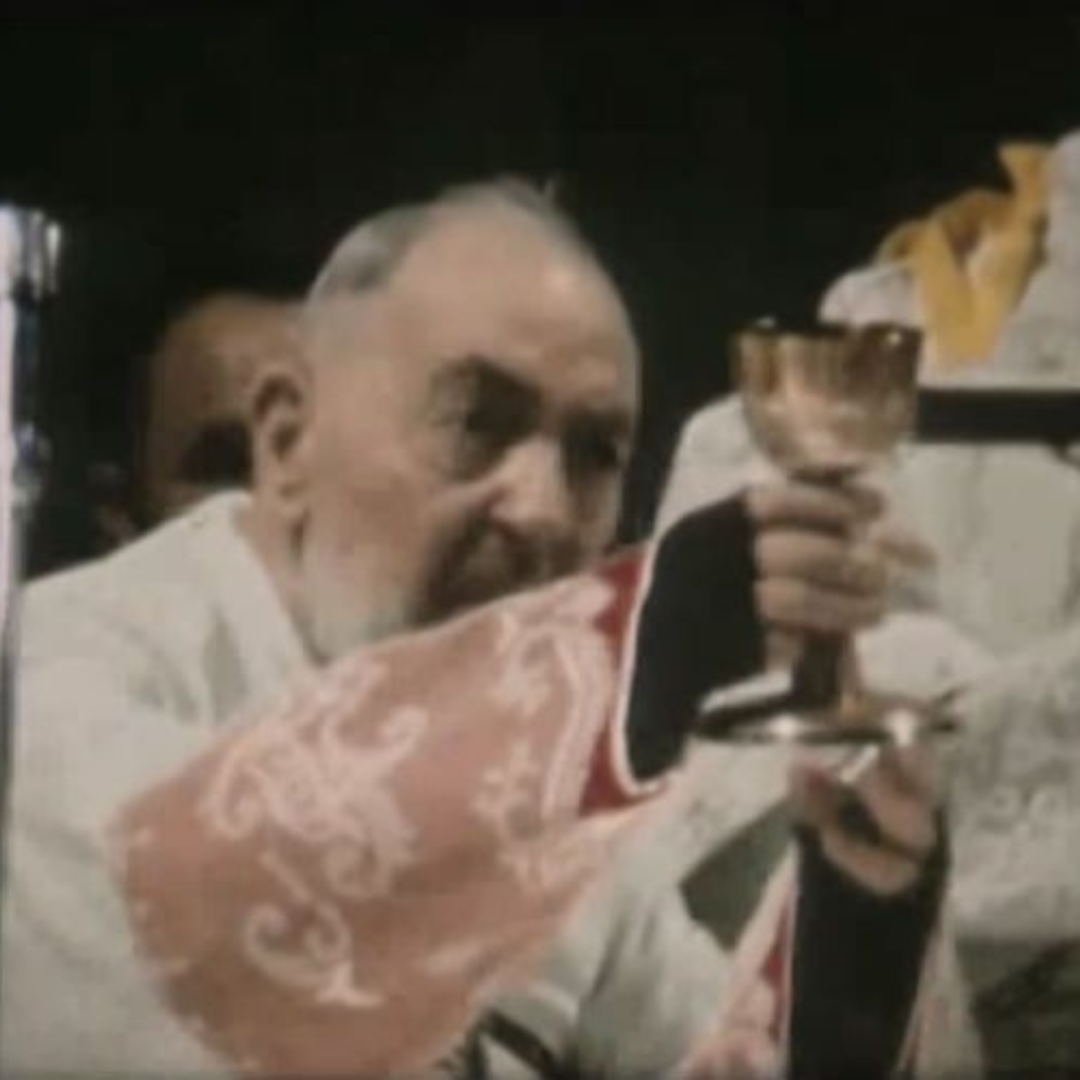 Imágenes inéditas de la última Misa del Padre Pío (¡Murió pocas horas después!) Imágenes inéditas de la última Misa del Padre Pío (¡Murió pocas horas después!)