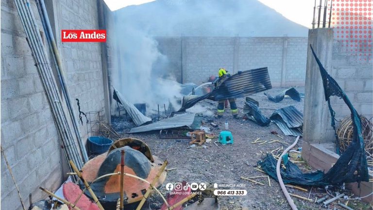 Incendio en presunto almacén de pirotécnicos deja un herido en Juliaca