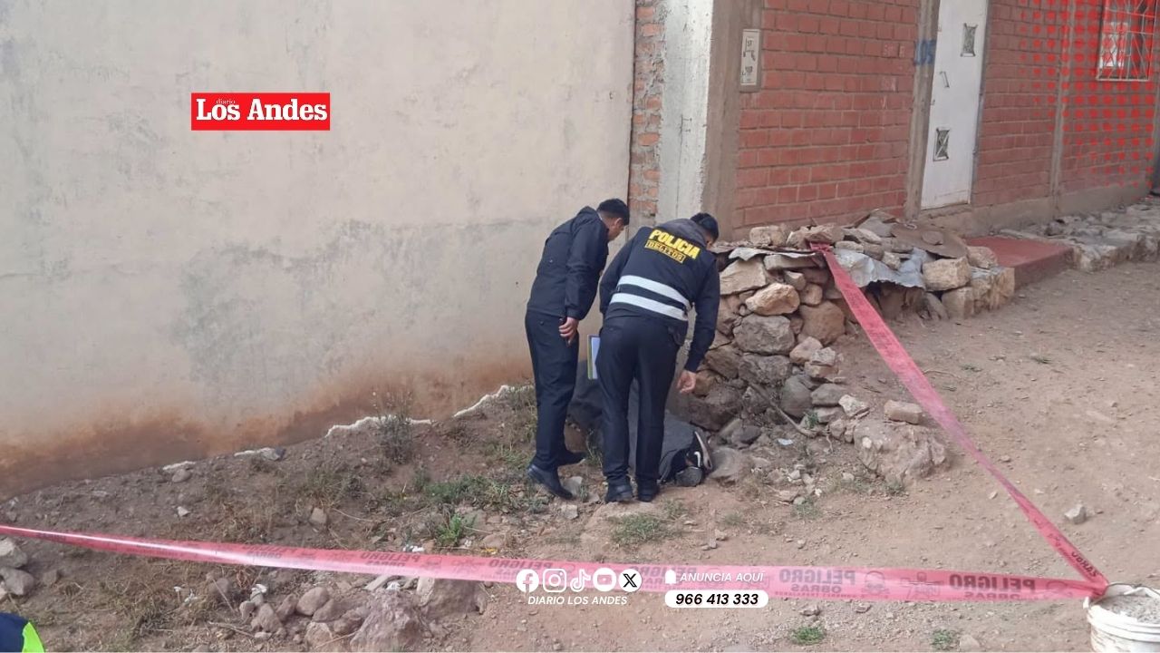 Joven mujer es encontrada sin vida en Las Cruces de Puno Joven mujer es encontrada sin vida en Las Cruces de Puno