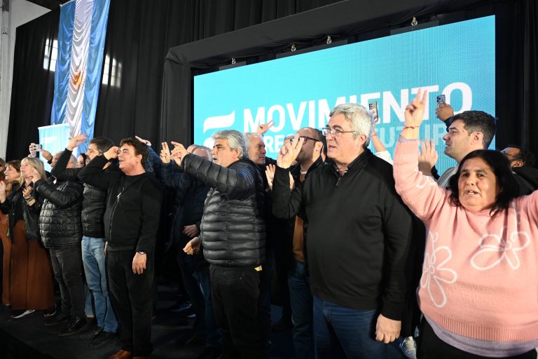 Kicillof en modo presidencial: primer plenario federal y gira en espejo con Milei a Nueva York