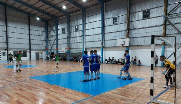 La lluvia y la humedad volvieron a ser protagonistas en el futsal