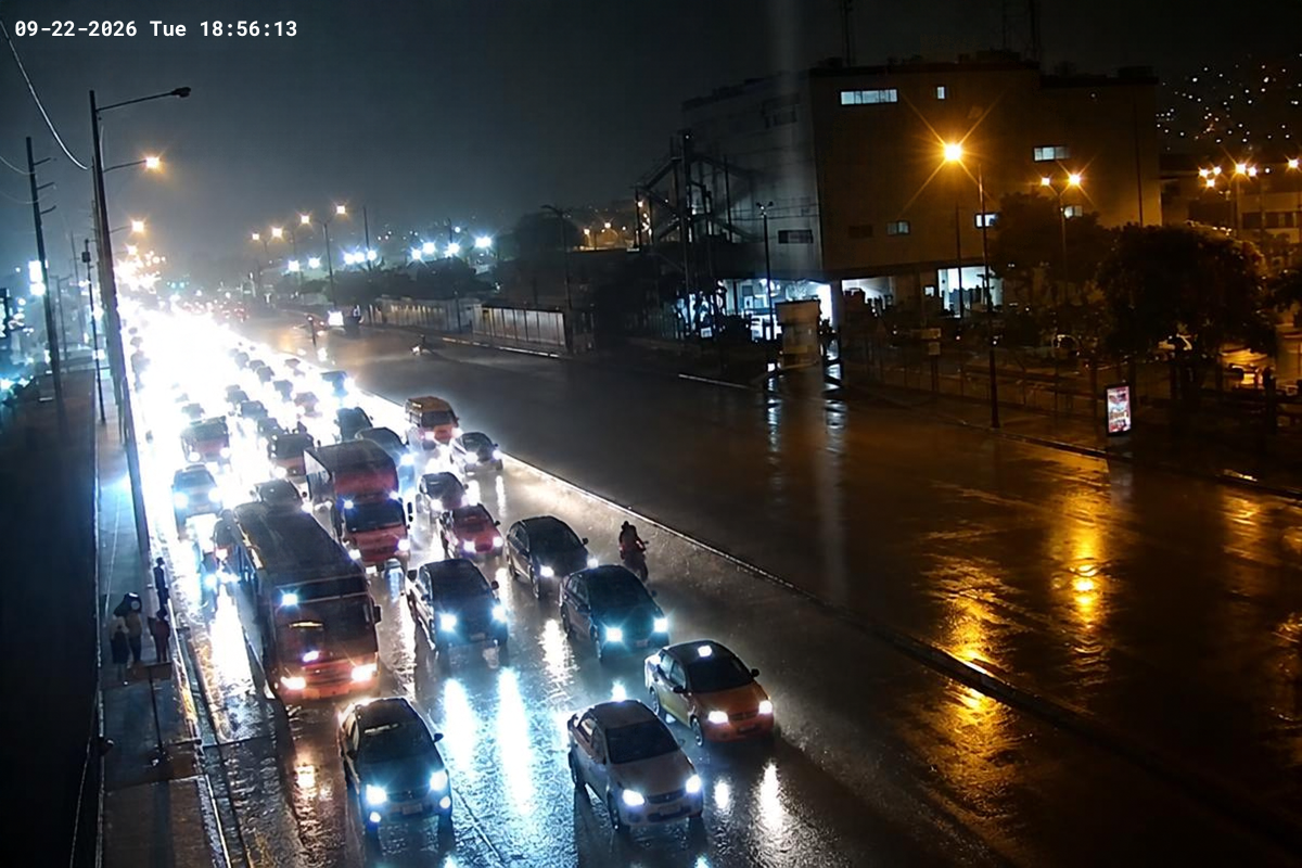 Las lluvias anegan calles de Sauces y La Florida en el norte de Guayaquil Las lluvias anegan calles de Sauces y La Florida en el norte de Guayaquil