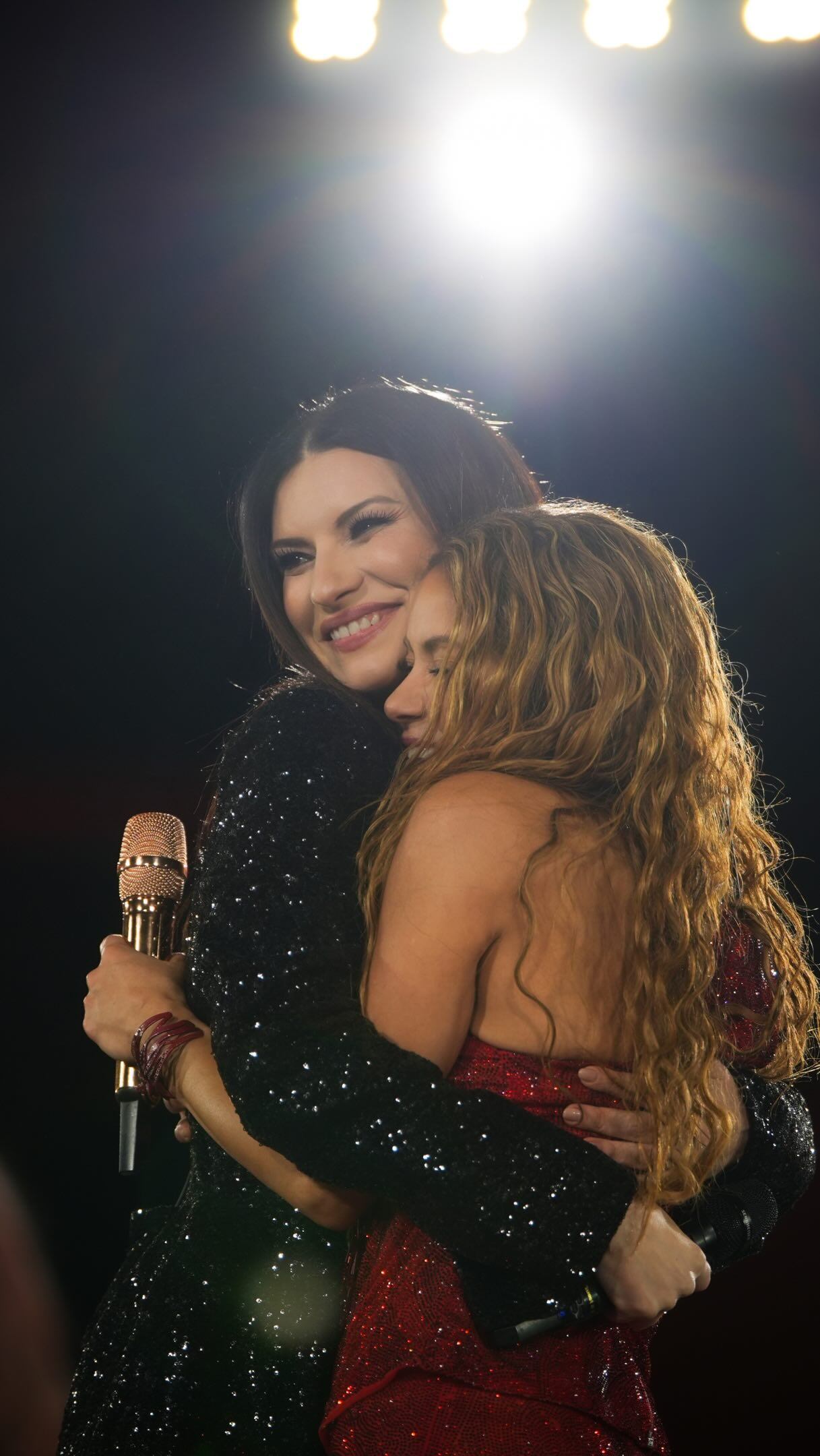 Laura Pausini y Shakira deslumbran con una emotiva versión de “Antología”: mirá el vídeo Laura Pausini y Shakira deslumbran con una emotiva versión de “Antología”: mirá el vídeo