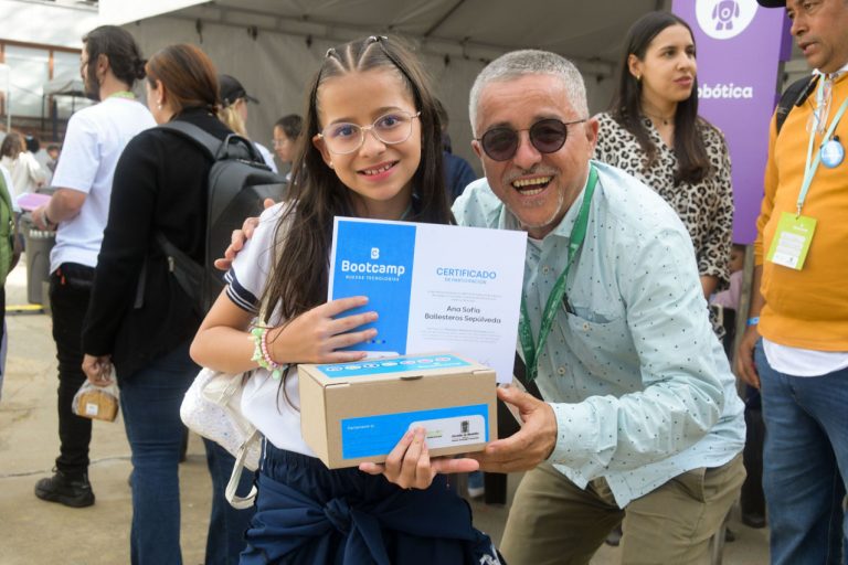 Medellín lidera la equidad mediante la Inteligencia Artificial con propósito social