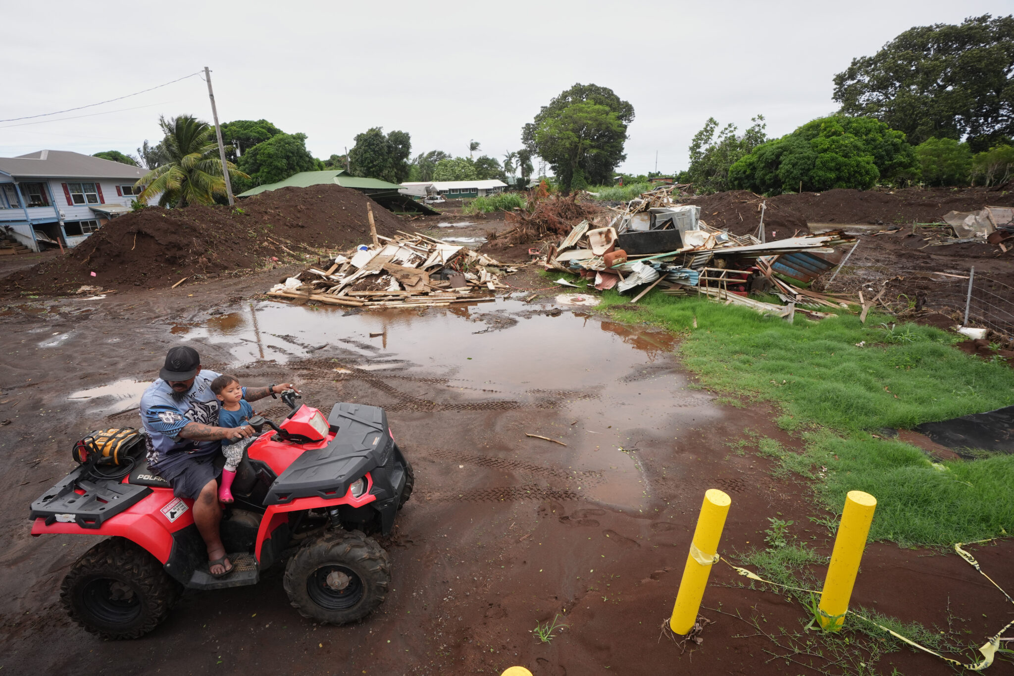 México -- Huracán Polo azota península de Baja California, en México, con fuertes vientos y lluvias