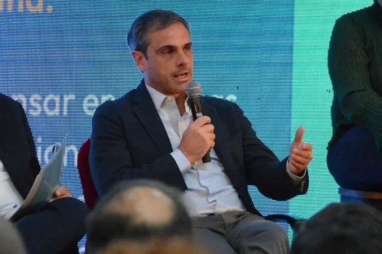 Michel cuestionó el Presupuesto 2027 y denunció una estrategia de “látigo y billetera” sobre las provincias