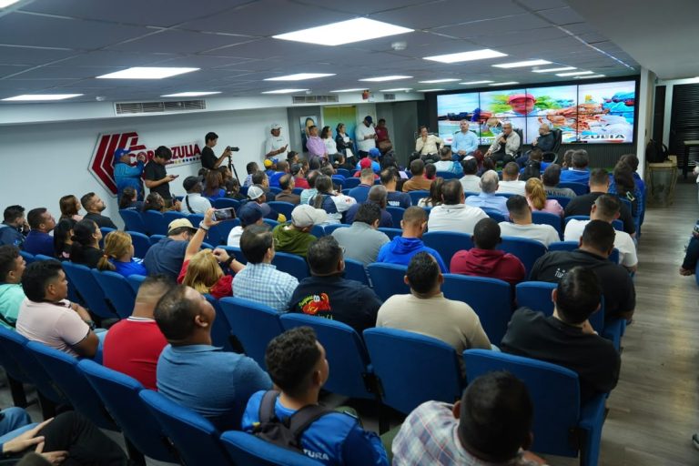 Ministro Loyo y gobernador Luis Caldera se reúnen en Maracaibo con el sector productor del cangrejo azul