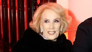 Mirtha Legrand permanece internada en el Sanatorio Mater Dei: “Encontraron la bacteria, lograron hidratar a la diva y preparan una batería de antibióticos”