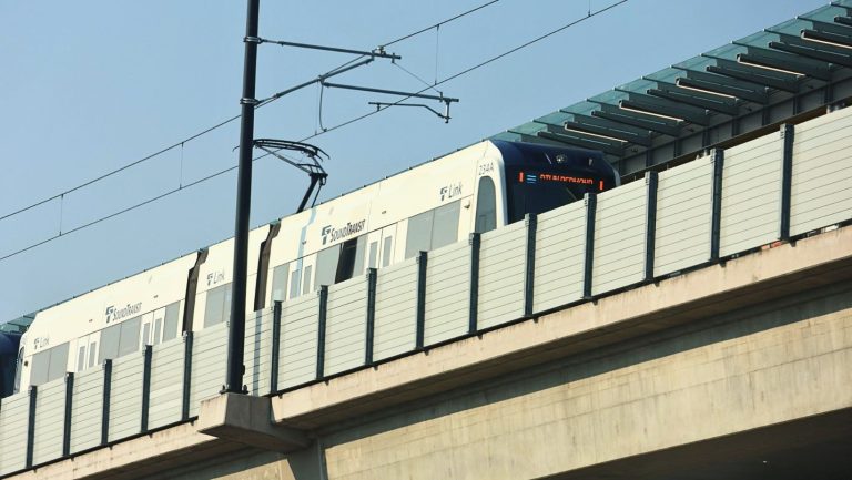 Nueva estación Pinehurst del Link abre en Seattle cinco años antes de lo previsto