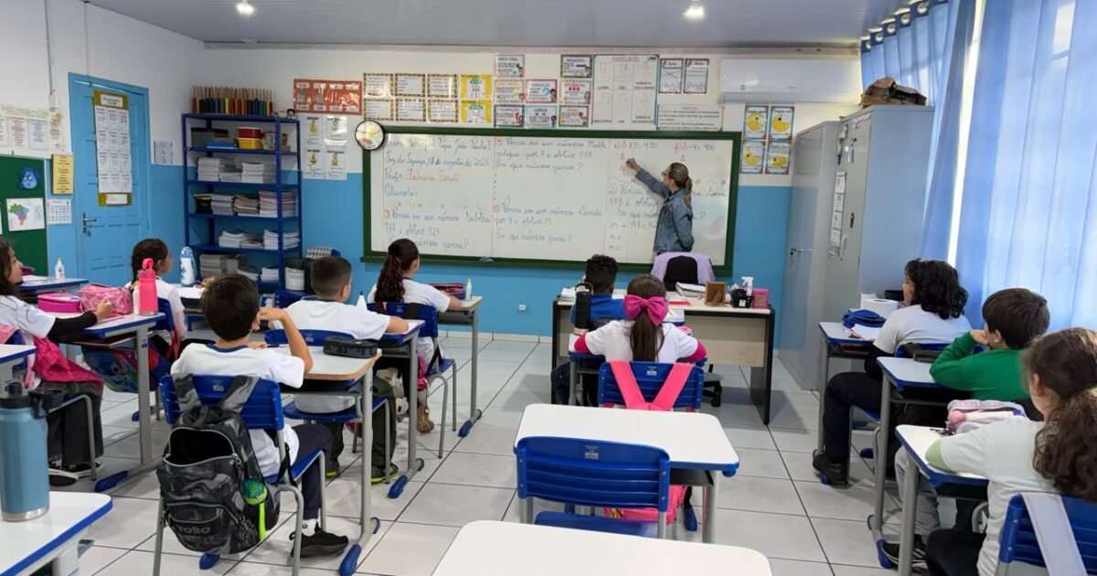 Prêmio do Ideb sai em duas parcelas, com R$ 7 milhões que a Câmara tirou da obra da nova sede Prêmio do Ideb sai em duas parcelas, com R$ 7 milhões que a Câmara tirou da obra da nova sede