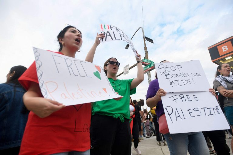 Protestas frente al Lincoln Financial Field contra el concierto de Ed Sheeran