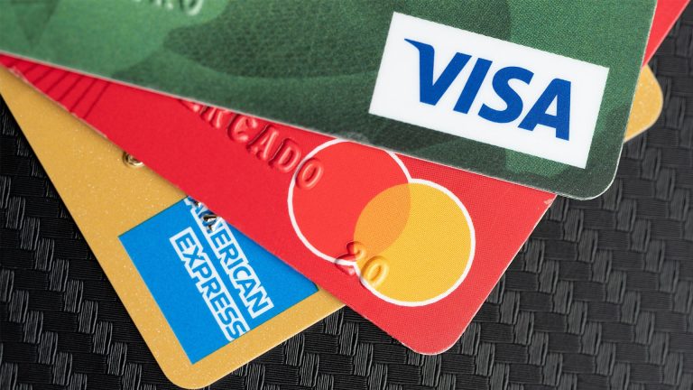 Proyecto busca reducir deudas con tarjeta de crédito: a quiénes beneficiaría