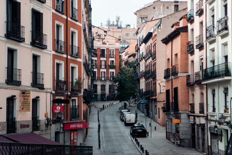 Qué es el "decreto Maricarmen" y por qué amenaza con convertir la vivienda en el motor de un nuevo 15-M