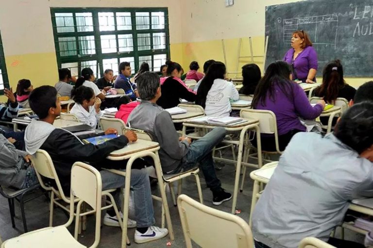 Quieren que la educación financiera sea obligatoria en todas las secundarias del país