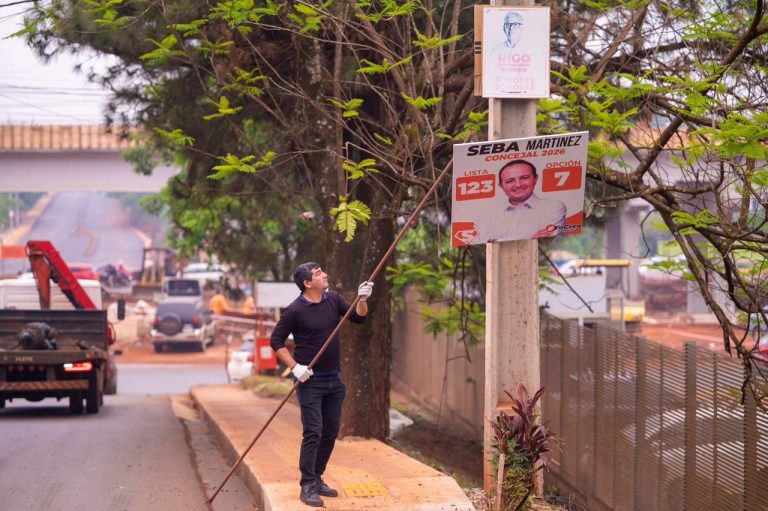 Retiran carteles políticos ante quejas por contaminación visual en Ciudad del Este