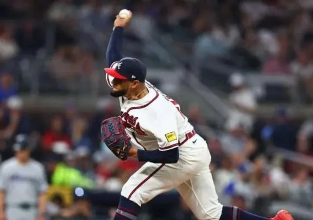 Robert Suárez volverá al bullpen de Bravos de Atlanta para la recta final y la postemporada de la MLB