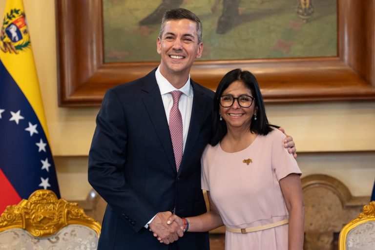 Santiago Peña y Delcy Rodríguez firman comunicado conjunto para avanzar en lazos bilaterales