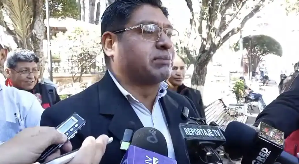 «Se suspenden las clases esta tarde» Maestros y padres van a la marcha contra el aumento del diésel || Se evalúan las clases a distancia el lunes de paro. Descartan clases virtuales. «Se suspenden las clases esta tarde» Maestros y padres van a la marcha contra el aumento del diésel || Se evalúan las clases a distancia el lunes de paro. Descartan clases virtuales.