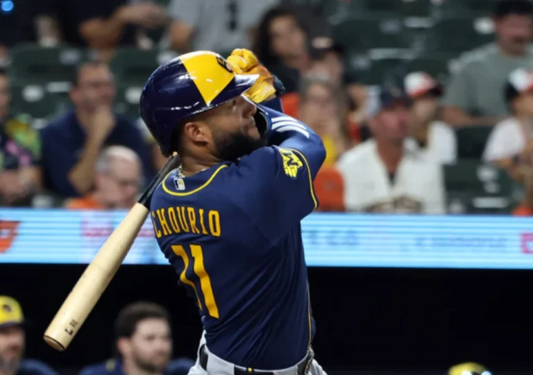 Sello venezolano: Jackson Chourio y Antonio Senzatela guían la victoria 100 de Cerveceros en la temporada