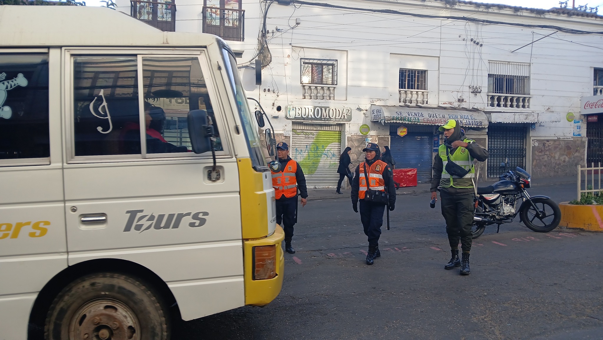 Sucre: Juntas Vecinales rechazan nueva tarifa de Bs 4.50; anuncian movilizaciones contra el aumento del Diésel || FEDJUVE mantiene en pie la movilización para exigir la derogación del decreto Sucre: Juntas Vecinales rechazan nueva tarifa de Bs 4.50; anuncian movilizaciones contra el aumento del Diésel || FEDJUVE mantiene en pie la movilización para exigir la derogación del decreto