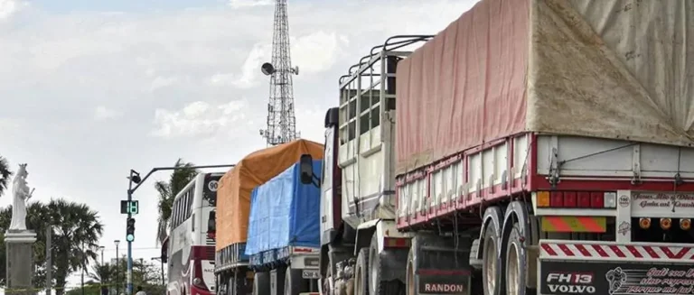 Transporte Federado ratifica el Paro Nacional el lunes; Gobierno sacará militares y magisterio prevé clases virtuales || El transporte federado confirmó el repliegue para el lunes, el Gobierno minimizó la medida y el magisterio evalúa clases a distancia.