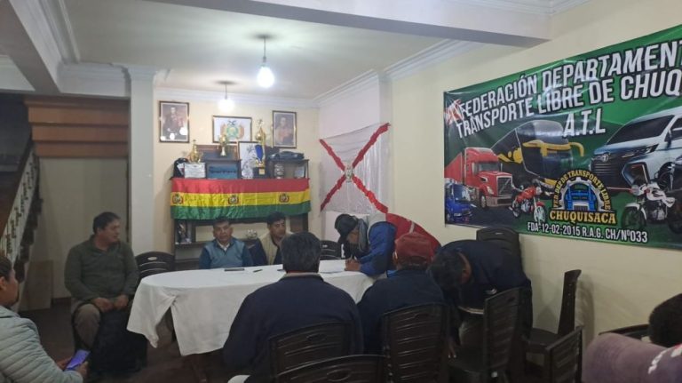 Transporte Libre de Chuquisaca rechaza el ‘dieselazo’ || Declararon personas "no gratas" a legisladores que aprobaron la ampliación del estado de excepción.