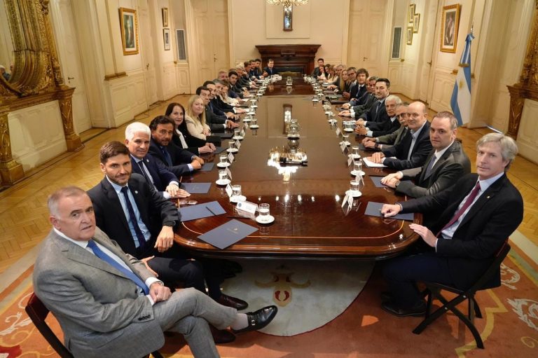 Uno por uno: quiénes son los 12 gobernadores que acompañarán a Milei a París