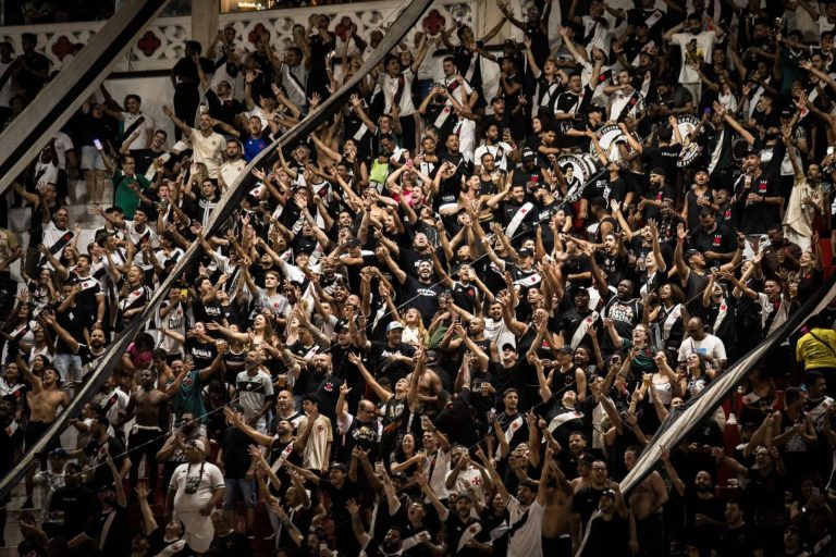 Vasco tenta aval da Conmebol para jogar contra o Boca em São Januário